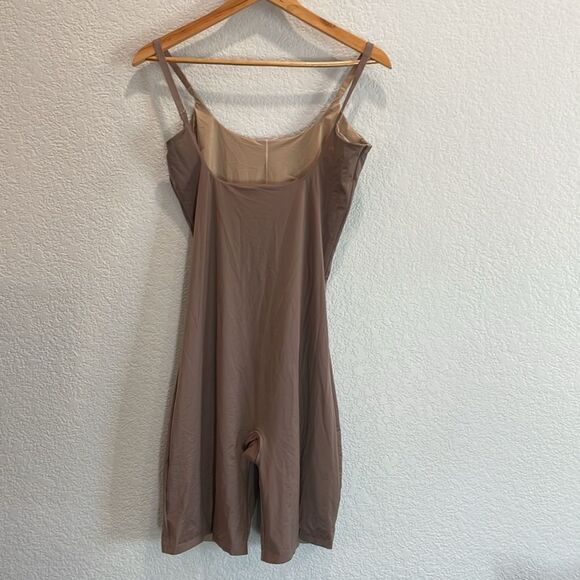 Spanx Two Timing Medium Control Reversible Open Bust Mid Thigh Bodysuit Size 1X - Picture 6 of 7